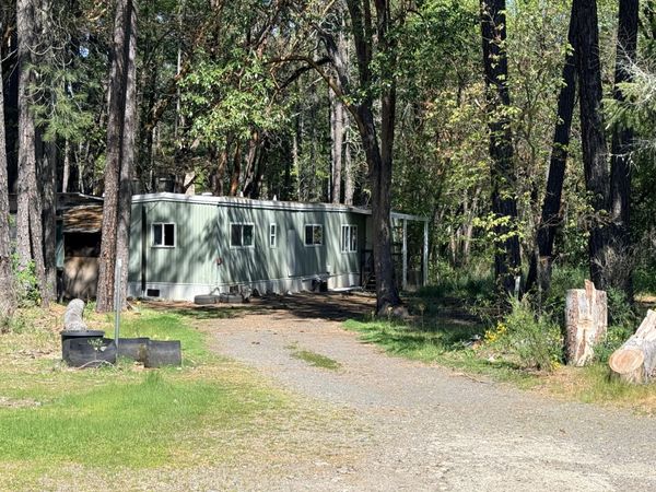 912 N Old Stage Road, Cave Junction, OR 97523