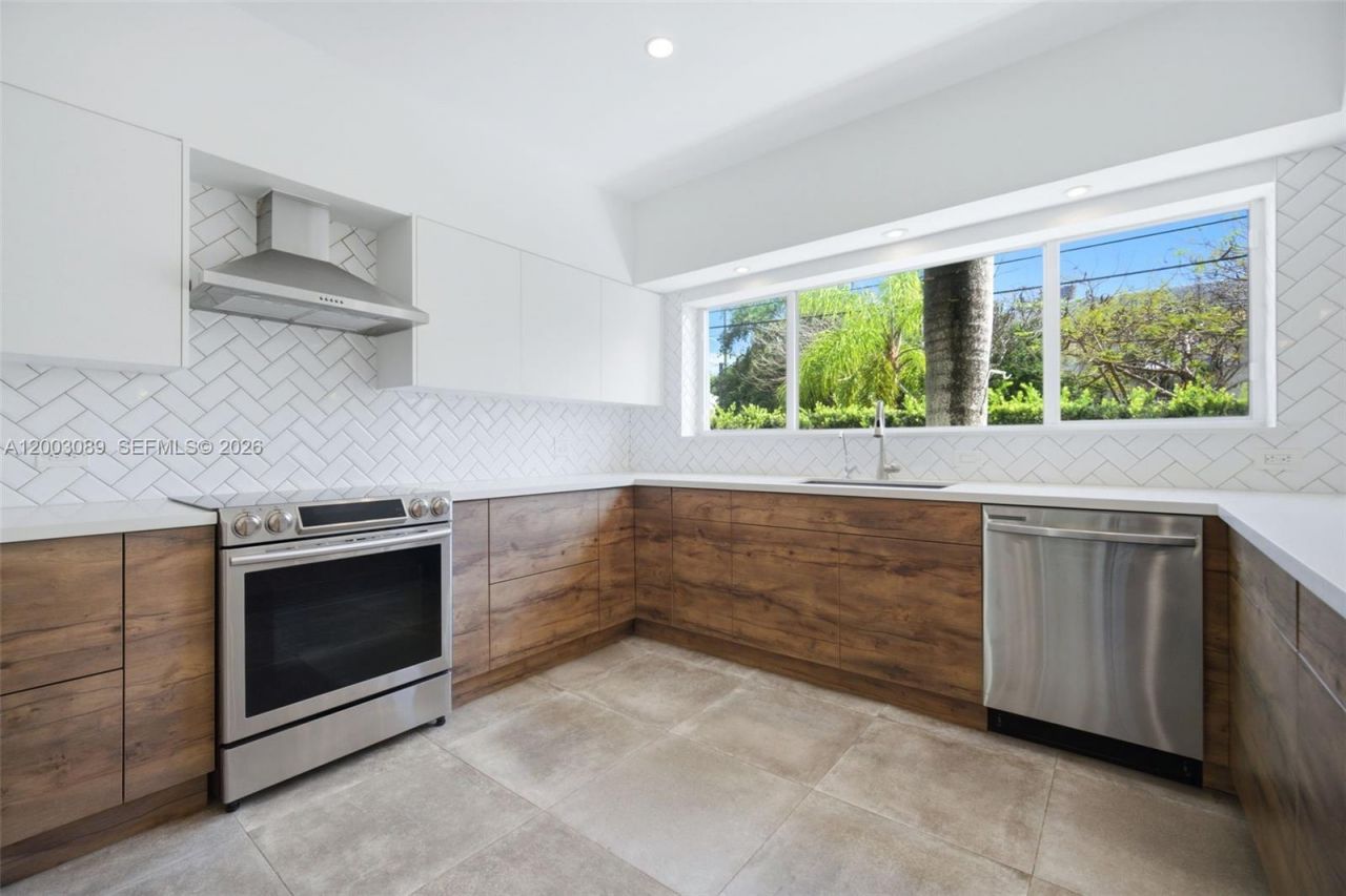 2300 S Miami Ave , Miami, FL 33129 Photo