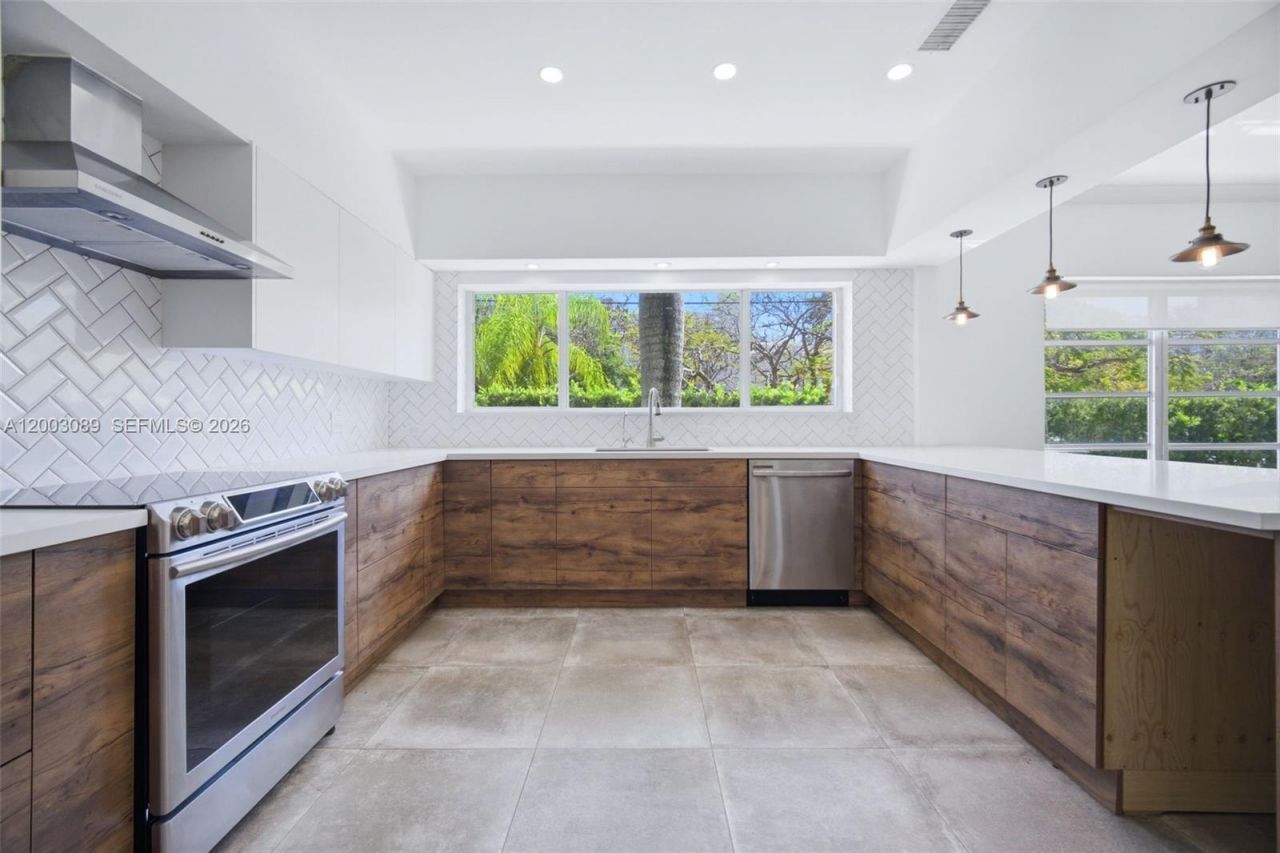 2300 S Miami Ave , Miami, FL 33129 Photo