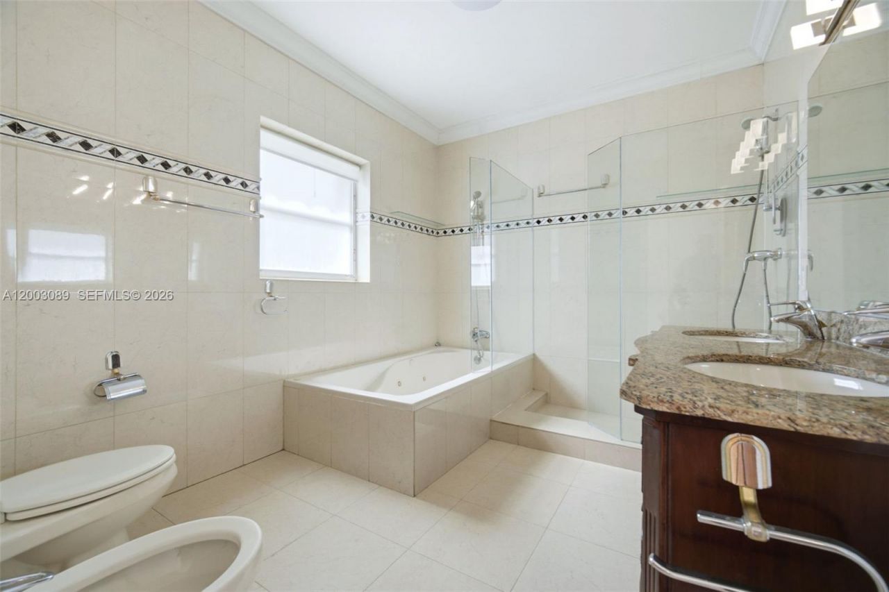 2300 S Miami Ave , Miami, FL 33129 Photo