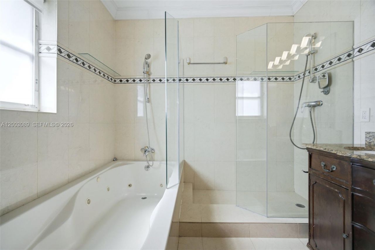 2300 S Miami Ave , Miami, FL 33129 Photo