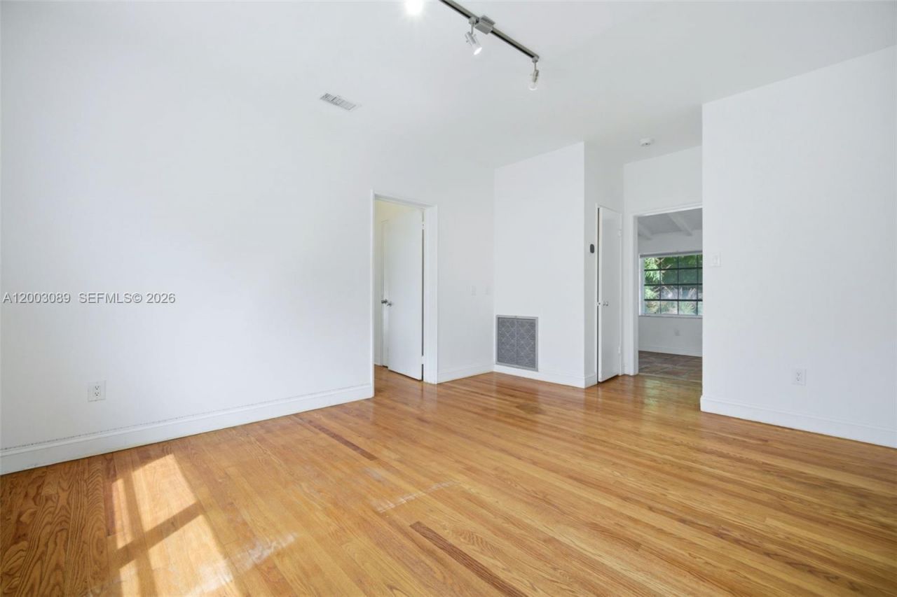 2300 S Miami Ave , Miami, FL 33129 Photo