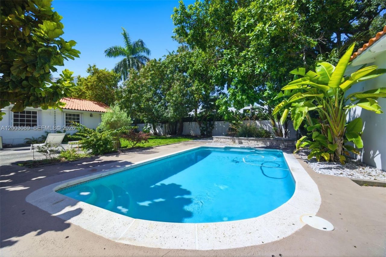 2300 S Miami Ave , Miami, FL 33129 Photo