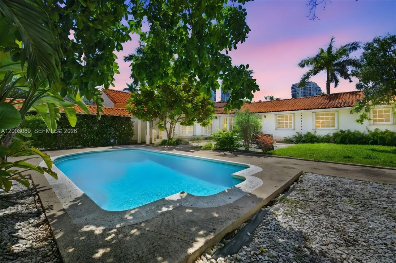 2300 S Miami Ave , Miami, FL 33129 Photo