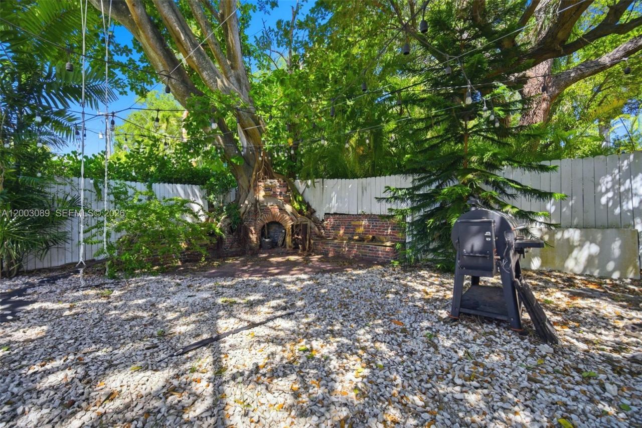 2300 S Miami Ave , Miami, FL 33129 Photo