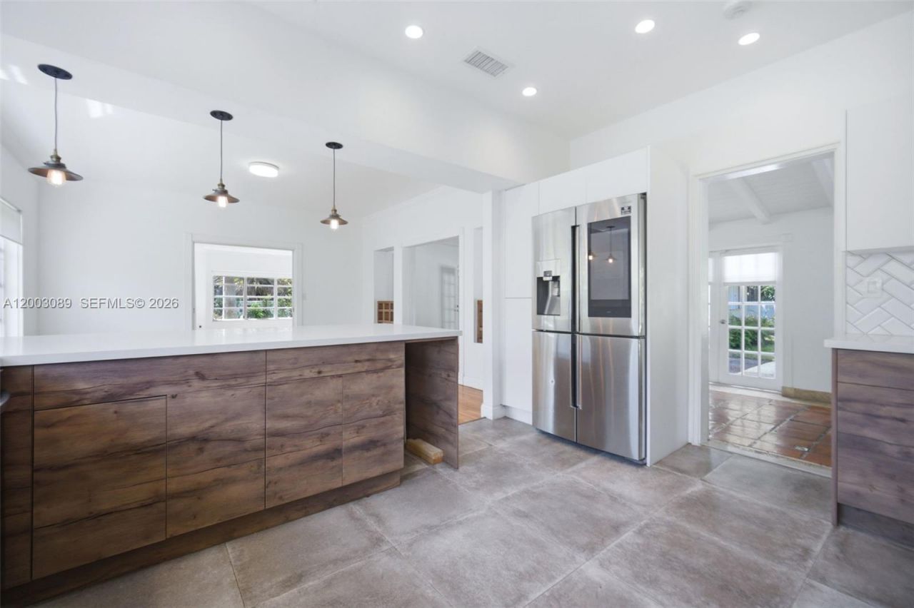 2300 S Miami Ave , Miami, FL 33129 Photo