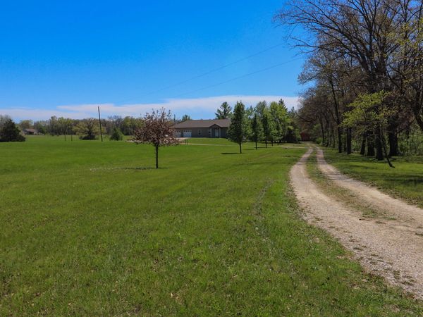 5704 County Road 262 , Auxvasse, MO 65231