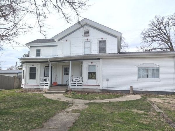302 S Ottawa Street , Earlville, IL 60518
