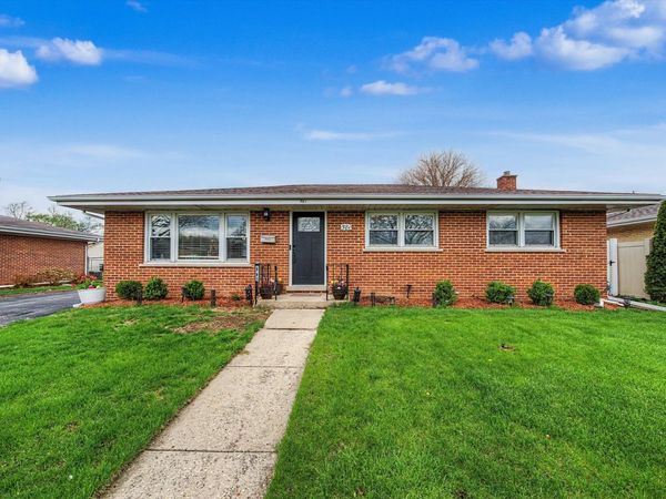 581 Welter Drive, Wood Dale, IL 60191