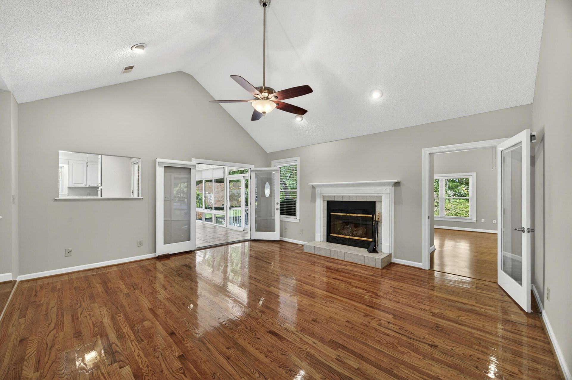 2171 Hunter Creek Drive Photo 8