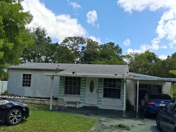 1438 NW 99th St , Miami, FL 33147