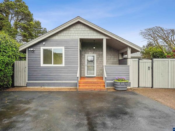 1626 NW 21st St, Lincoln City, OR 97367