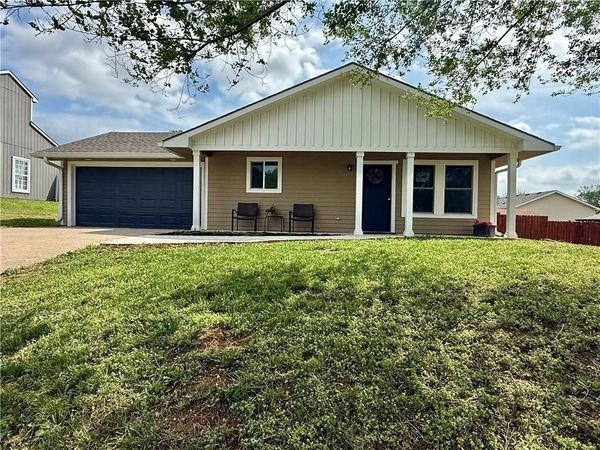 1622 Lindenwood Lane, Lawrence, KS 66044