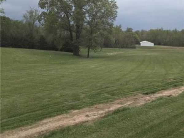 Lake Drive, Keytesville, MO 65261