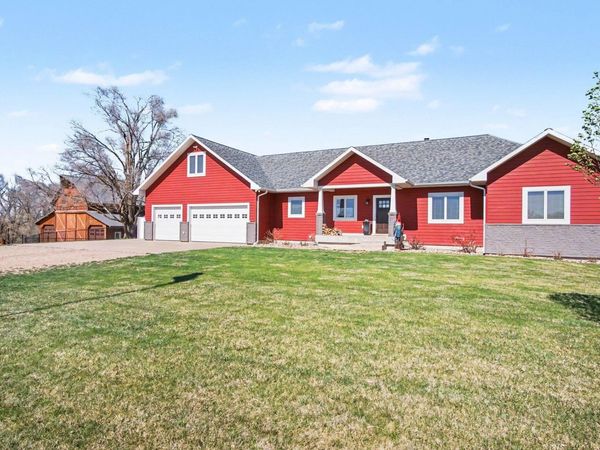 31268 University Road, Vermillion, SD 00000