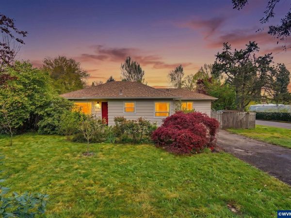 895 Ratcliff Dr SE, Salem, OR 97302