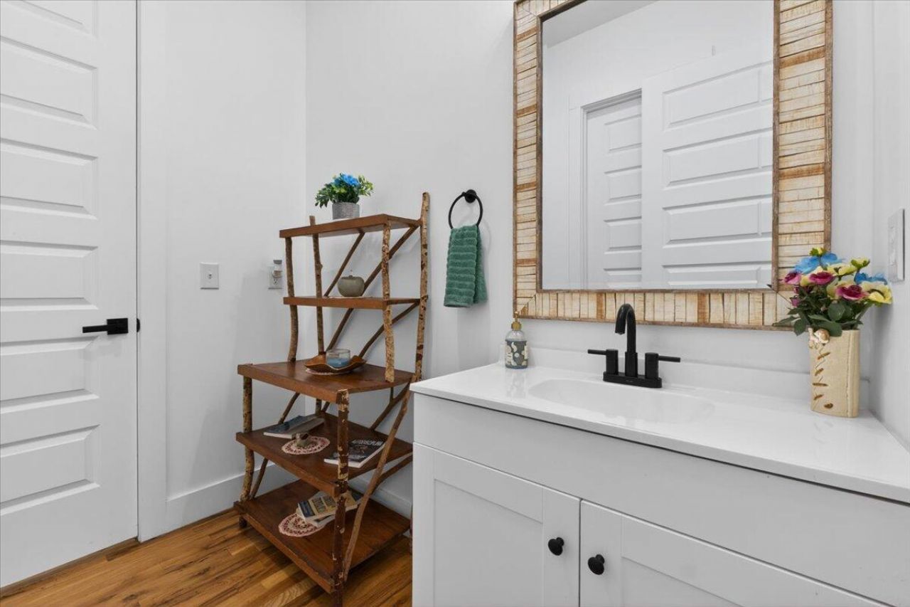 140 Argosy Drive Photo 32