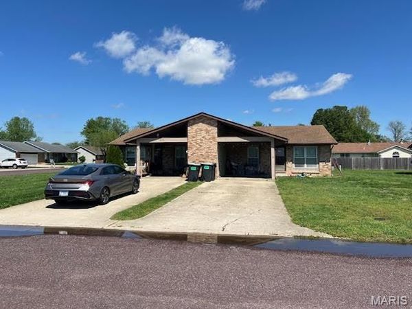 303 Aaron Court , Mascoutah, IL 62258