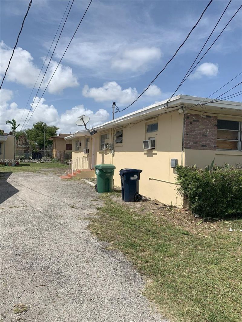 1725 NW 59th St, Unit 3, Miami, FL 33142 Photo