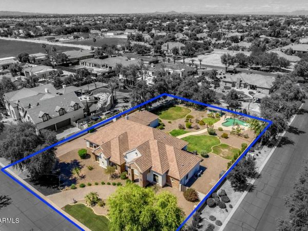 2082 E SANOQUE Boulevard, Gilbert, AZ 85298