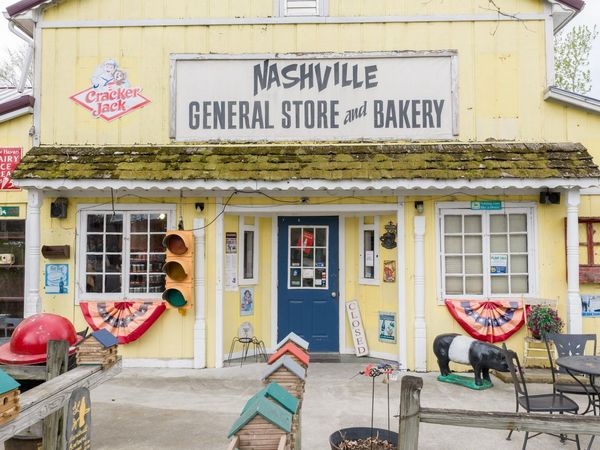 118 E Washington Street, Nashville, IN 47448