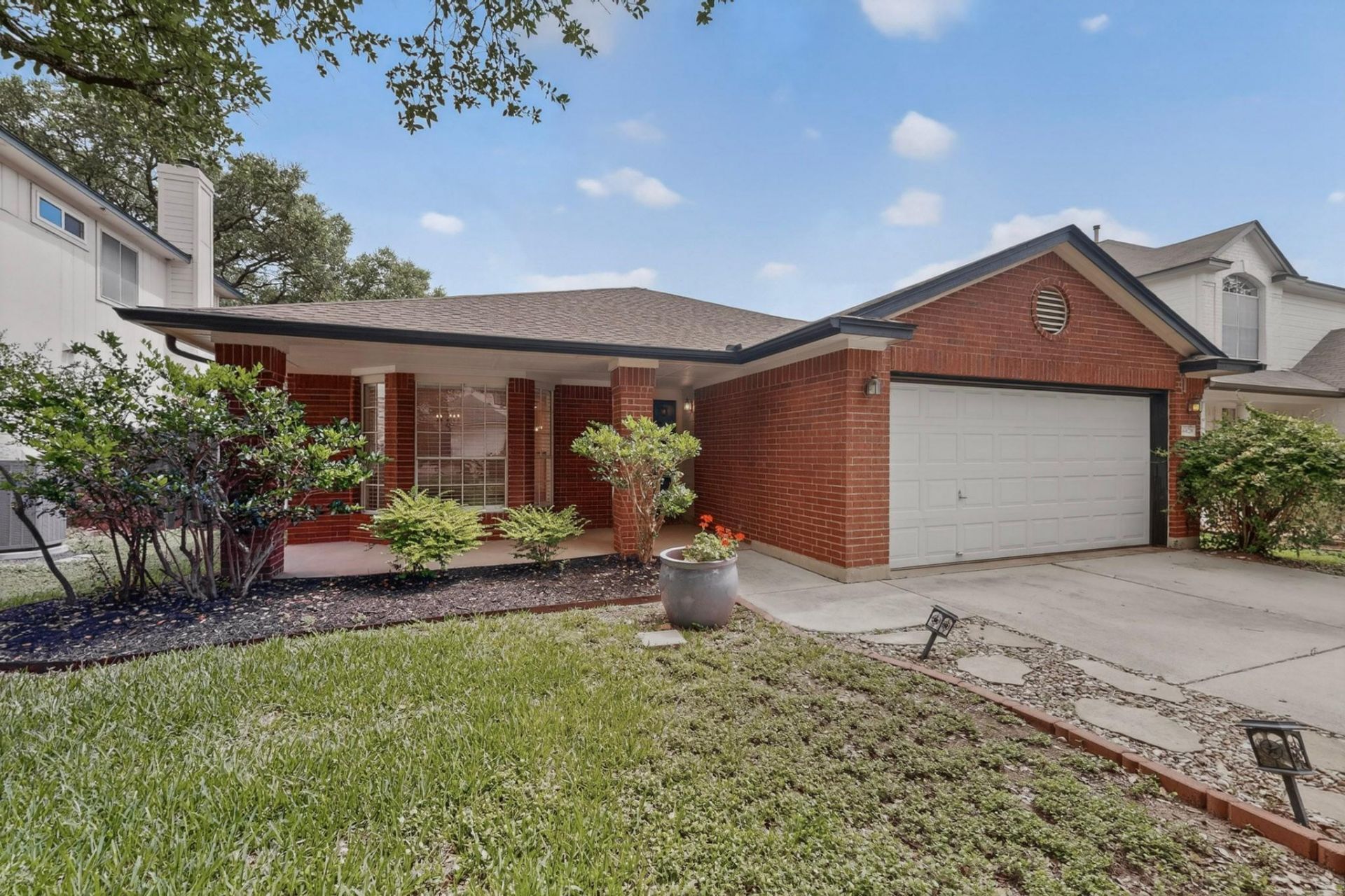 4628 Hoffman Dr, Austin, TX 78749 Main Photo
