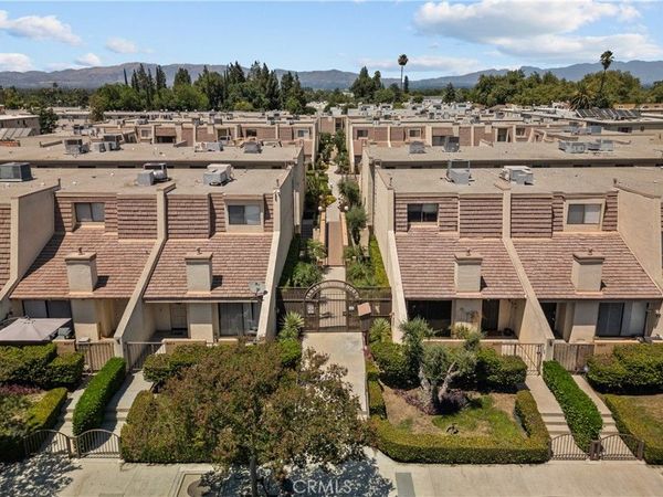18417 Collins Street, Unit D, Tarzana, CA 91356