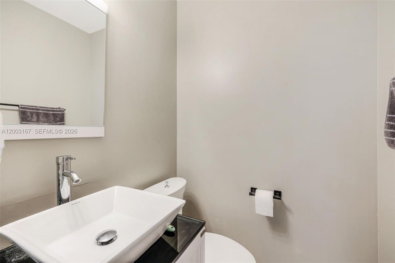 6255 Kendale Lakes Cir, Unit 218, Miami, FL 33183 Photo