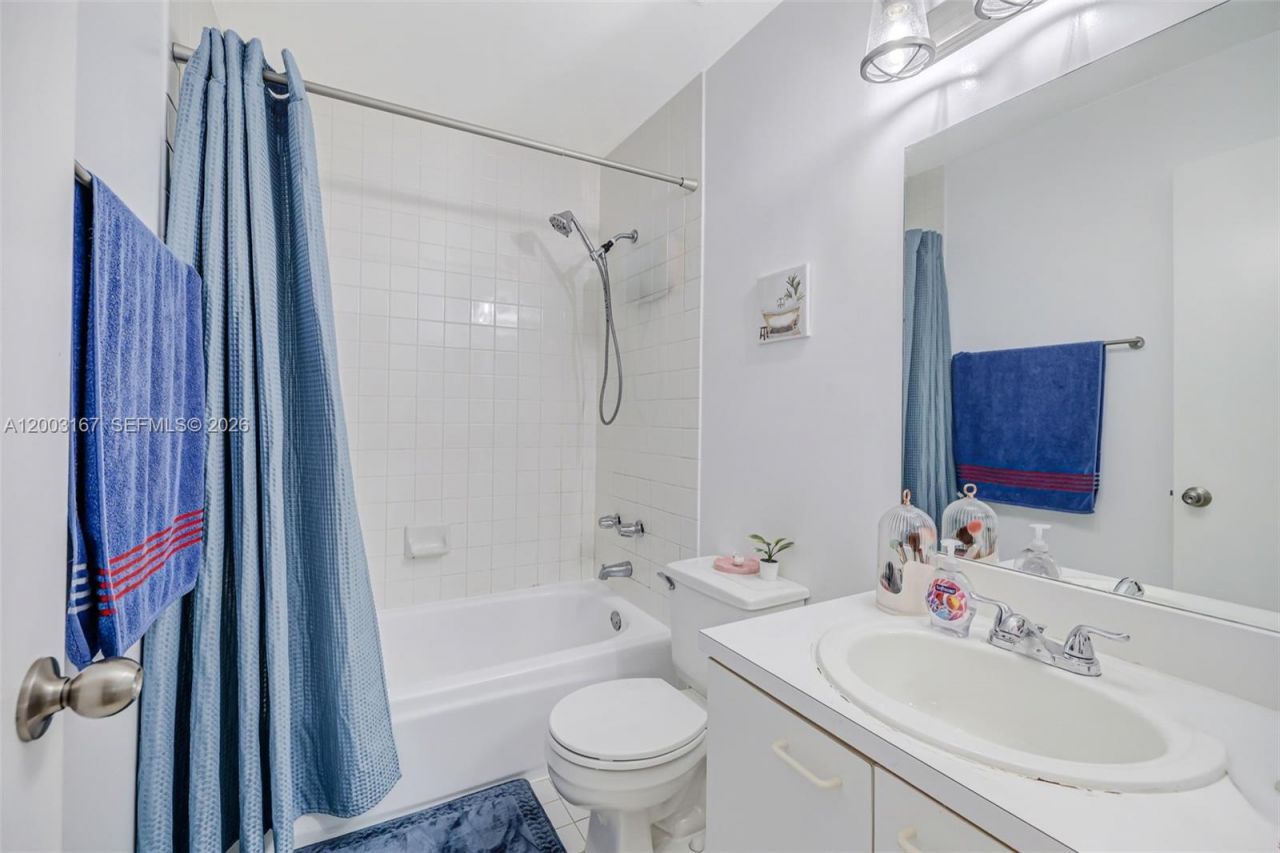 6255 Kendale Lakes Cir, Unit 218, Miami, FL 33183 Photo