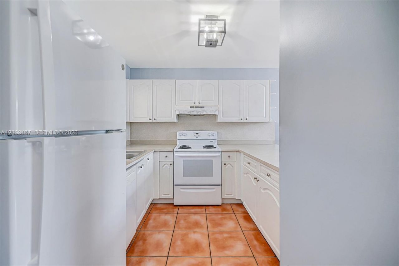 6255 Kendale Lakes Cir, Unit 218, Miami, FL 33183 Photo