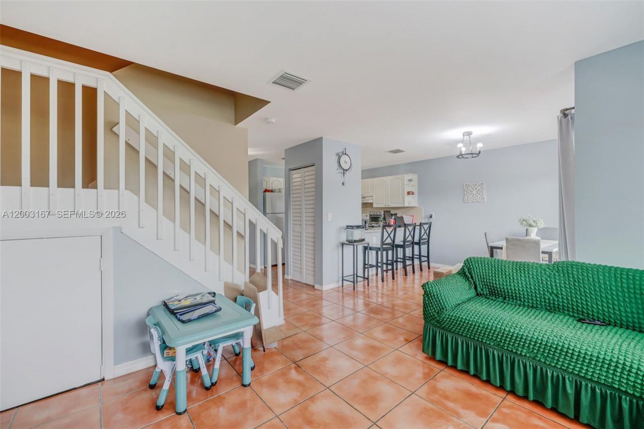 6255 Kendale Lakes Cir, Unit 218, Miami, FL 33183 Photo