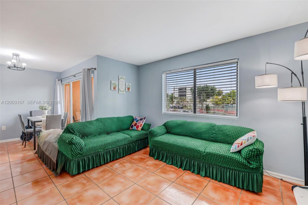 6255 Kendale Lakes Cir, Unit 218, Miami, FL 33183 Photo