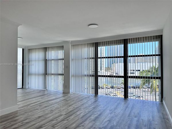 800 Parkview Dr, Unit 522, Hallandale Beach, FL 33009