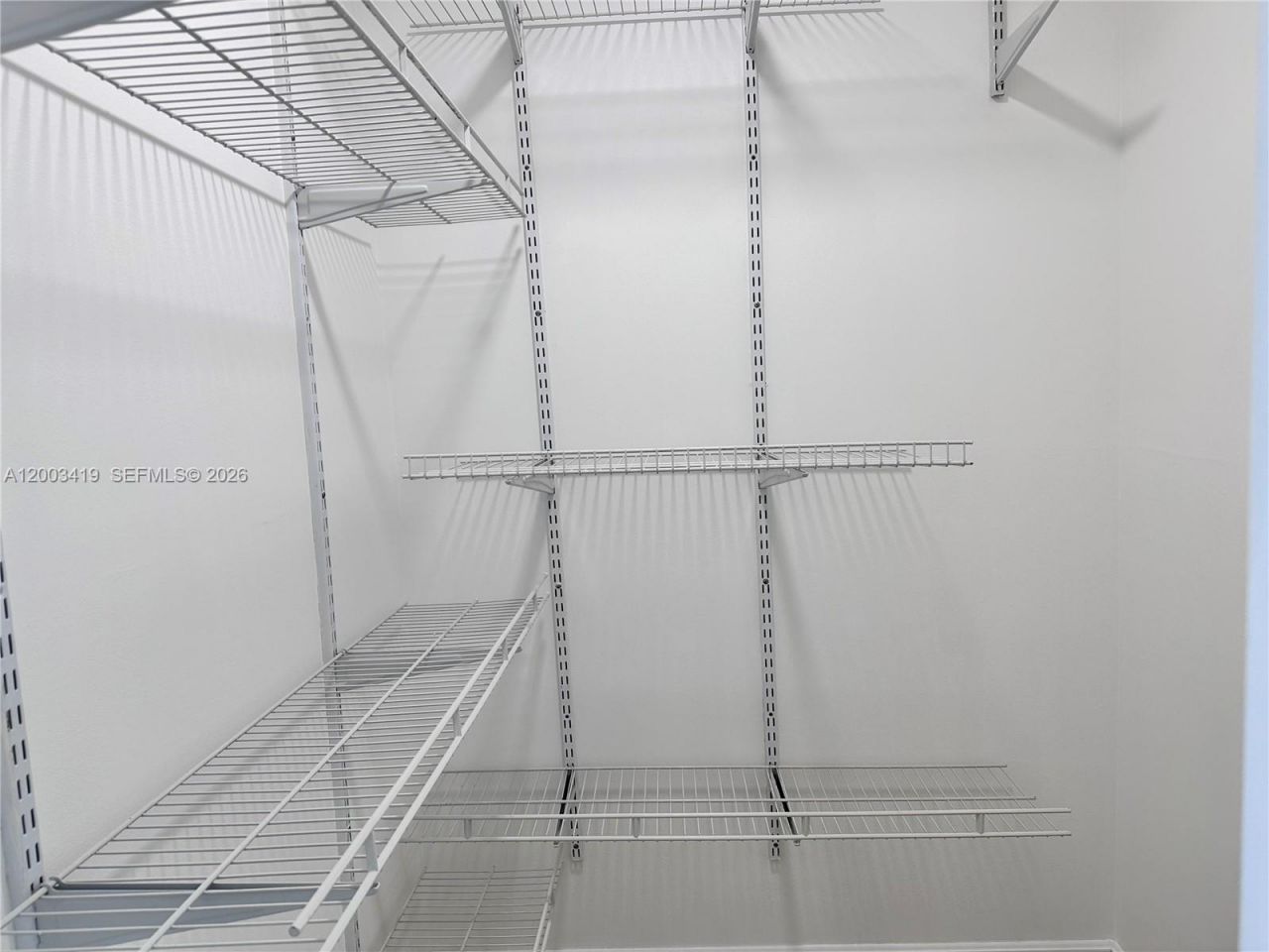 800 Parkview Dr , Unit 522, Hallandale Beach, FL 33009 Photo