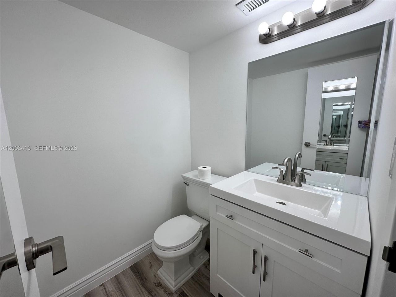 800 Parkview Dr , Unit 522, Hallandale Beach, FL 33009 Photo