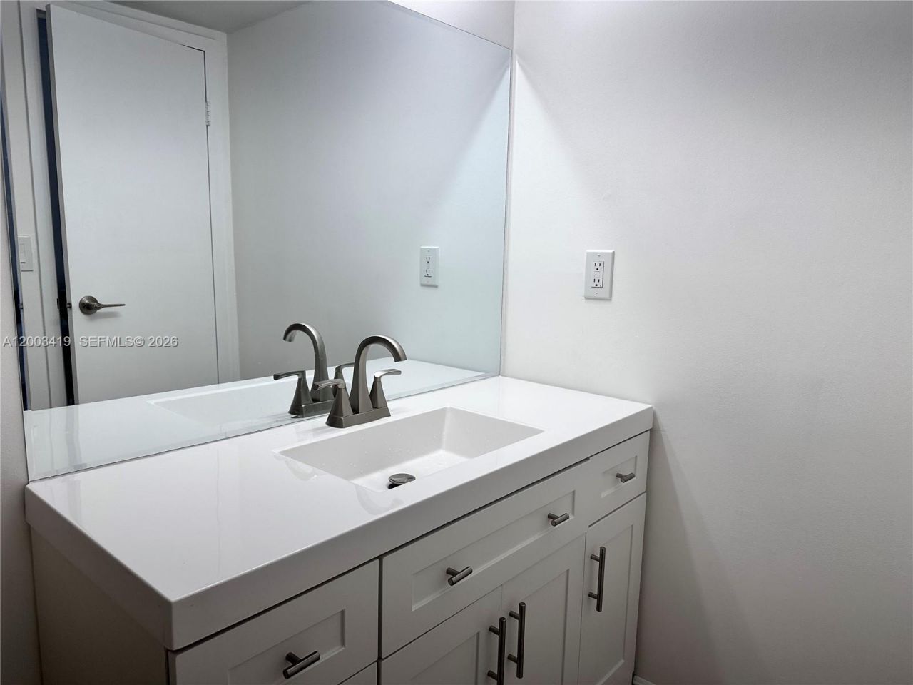 800 Parkview Dr , Unit 522, Hallandale Beach, FL 33009 Photo