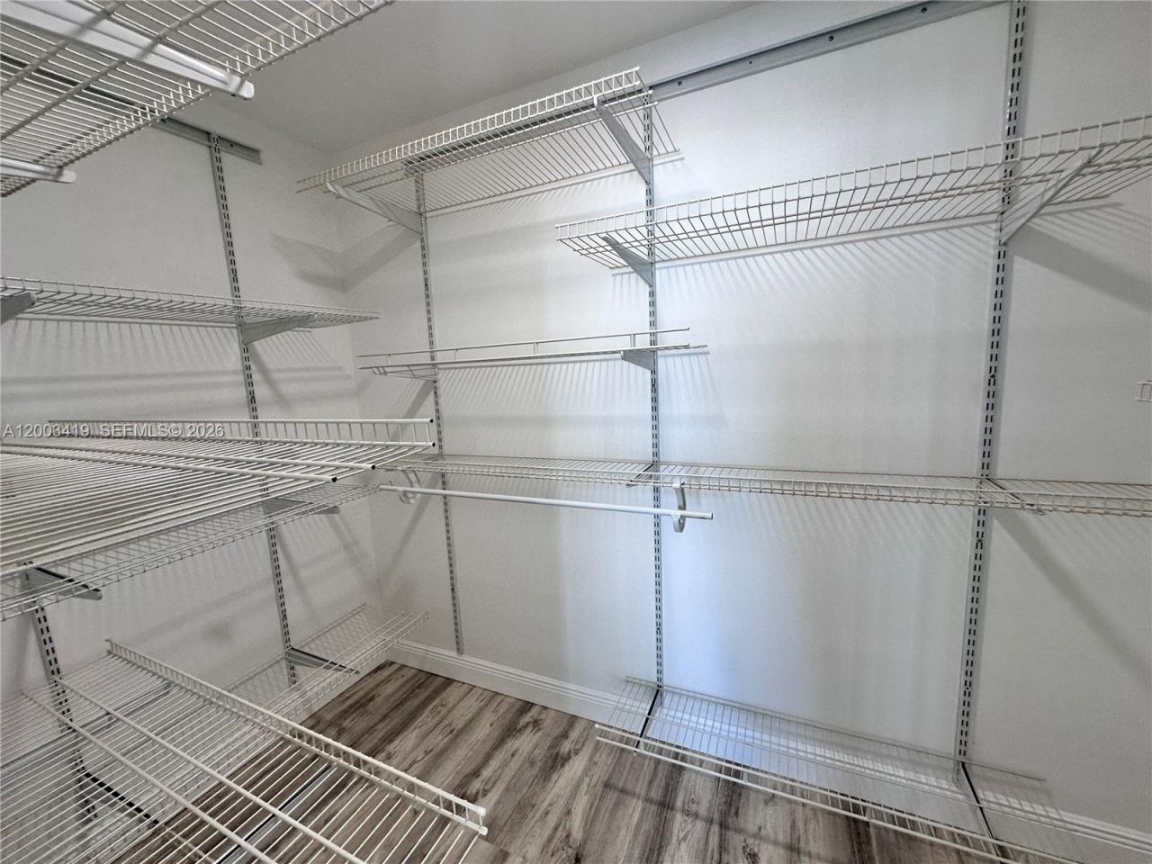 800 Parkview Dr , Unit 522, Hallandale Beach, FL 33009 Photo