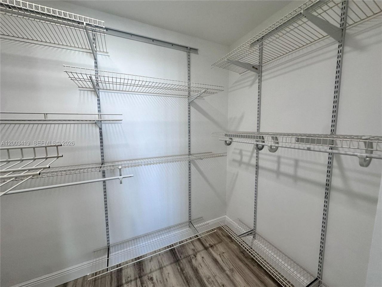 800 Parkview Dr , Unit 522, Hallandale Beach, FL 33009 Photo