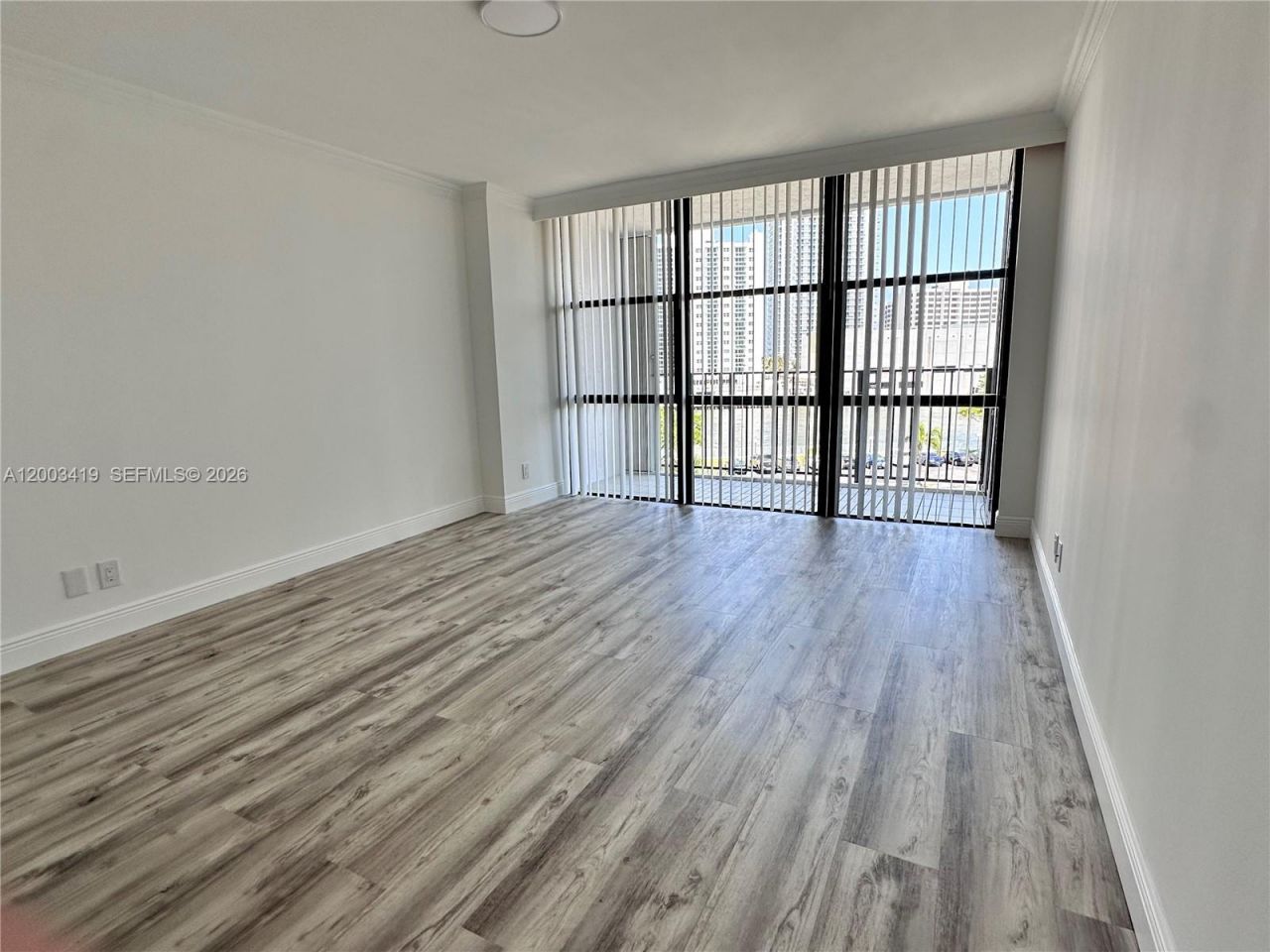 800 Parkview Dr , Unit 522, Hallandale Beach, FL 33009 Photo