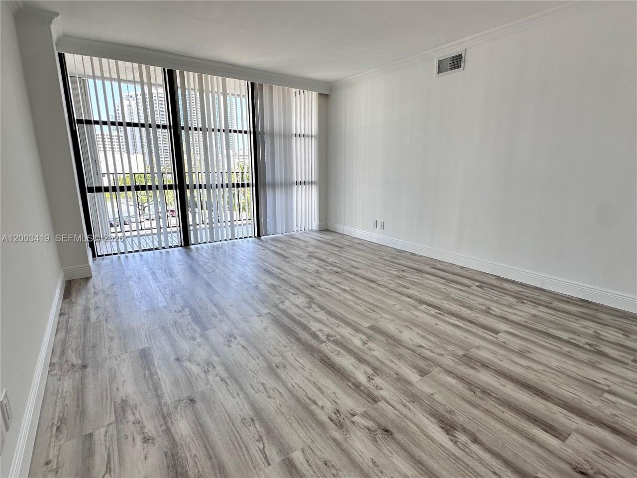 800 Parkview Dr , Unit 522, Hallandale Beach, FL 33009 Photo