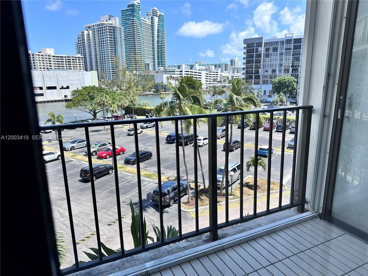 800 Parkview Dr , Unit 522, Hallandale Beach, FL 33009 Photo