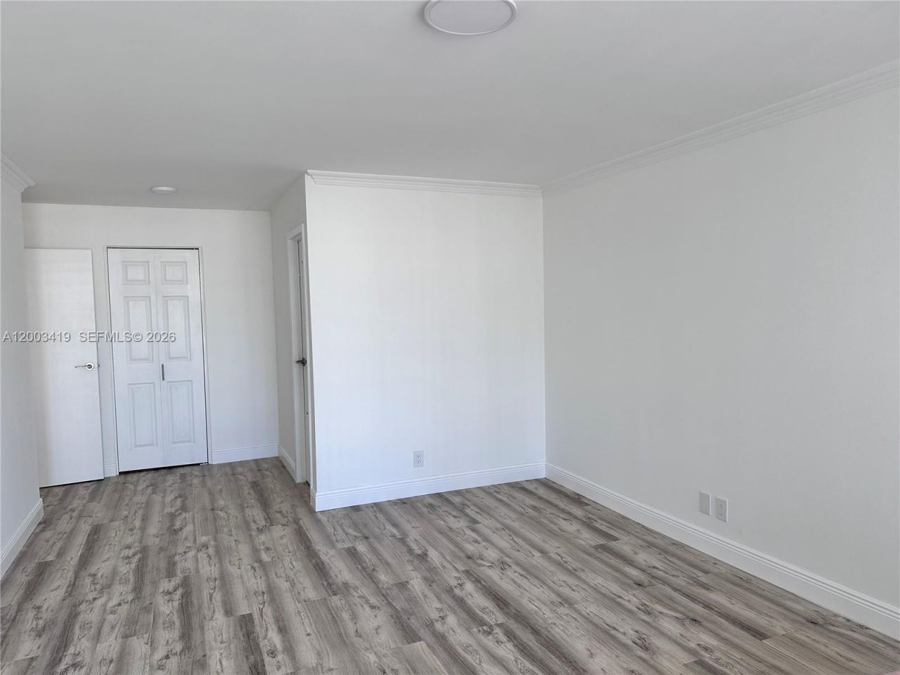 800 Parkview Dr , Unit 522, Hallandale Beach, FL 33009 Photo