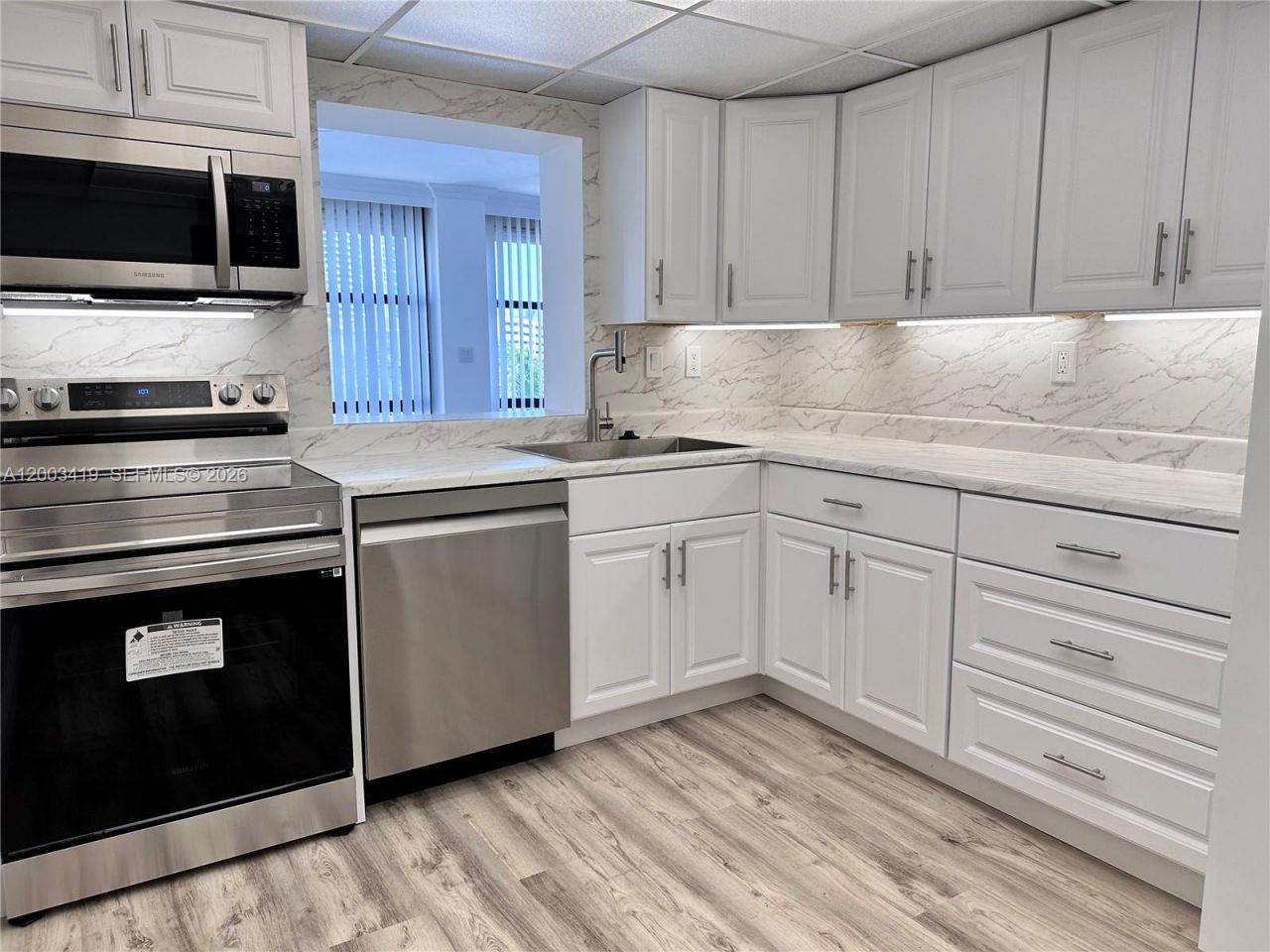 800 Parkview Dr , Unit 522, Hallandale Beach, FL 33009 Photo