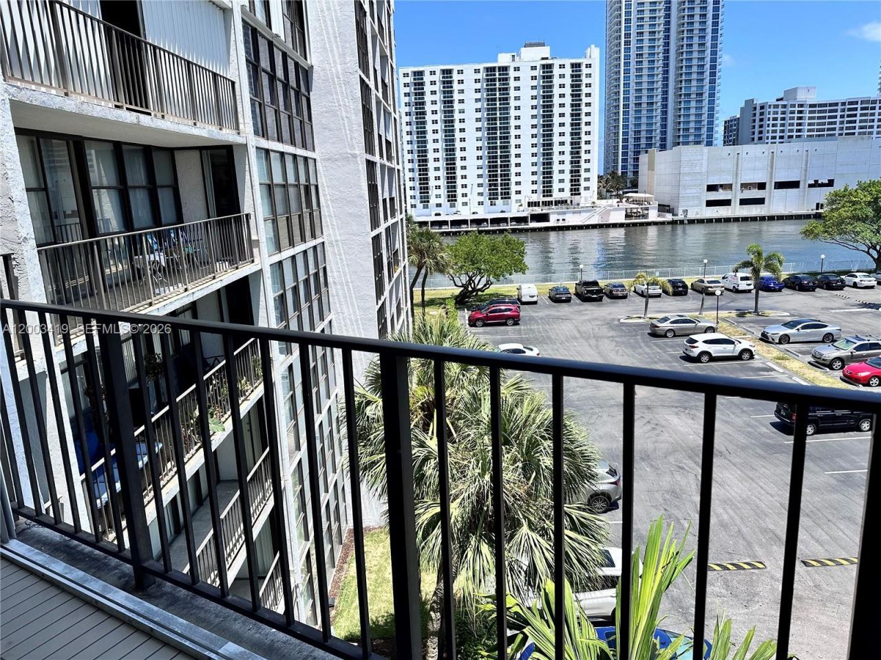 800 Parkview Dr , Unit 522, Hallandale Beach, FL 33009 Photo