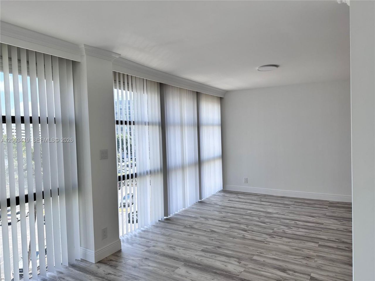 800 Parkview Dr , Unit 522, Hallandale Beach, FL 33009 Photo