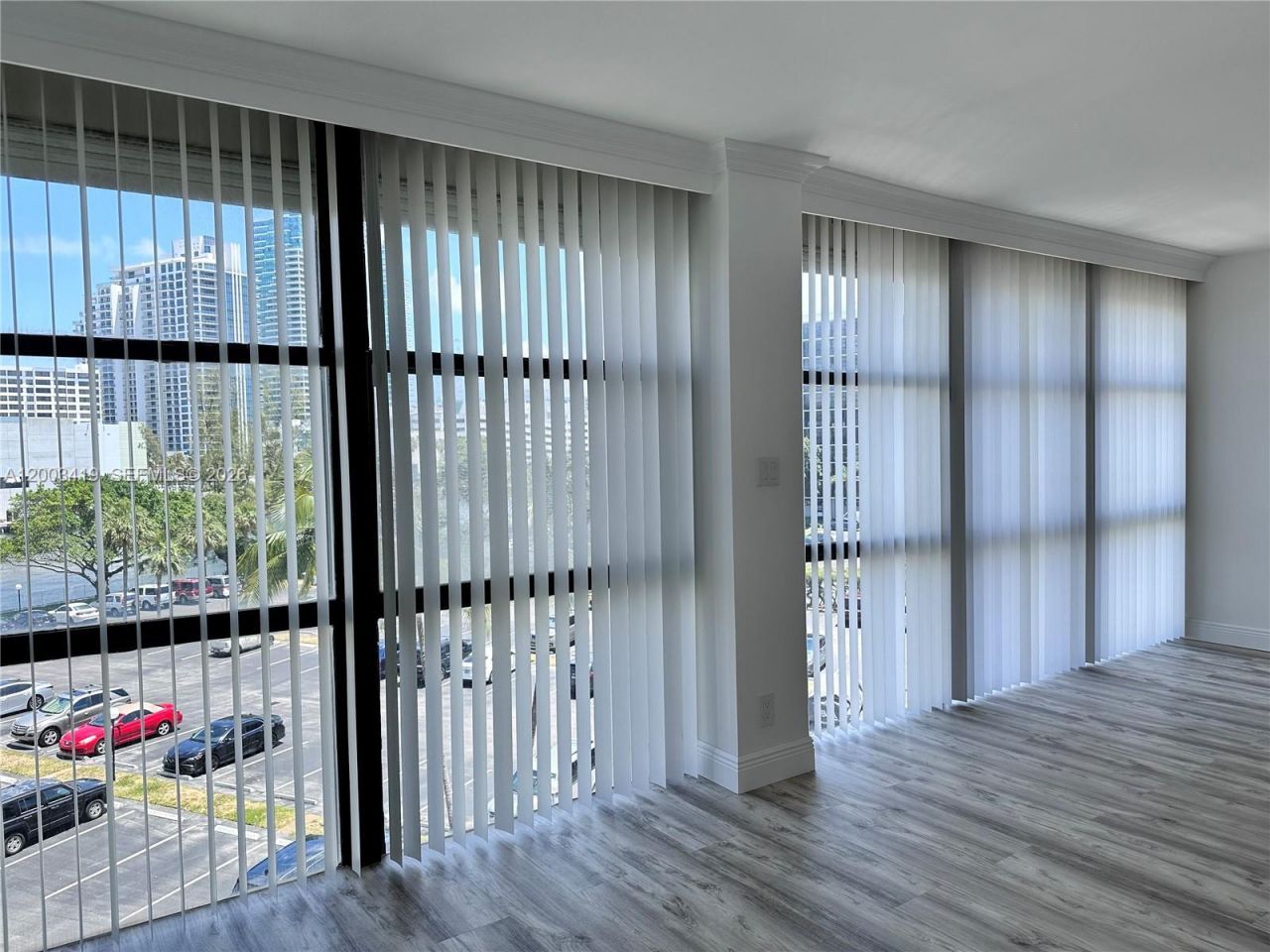 800 Parkview Dr , Unit 522, Hallandale Beach, FL 33009 Photo