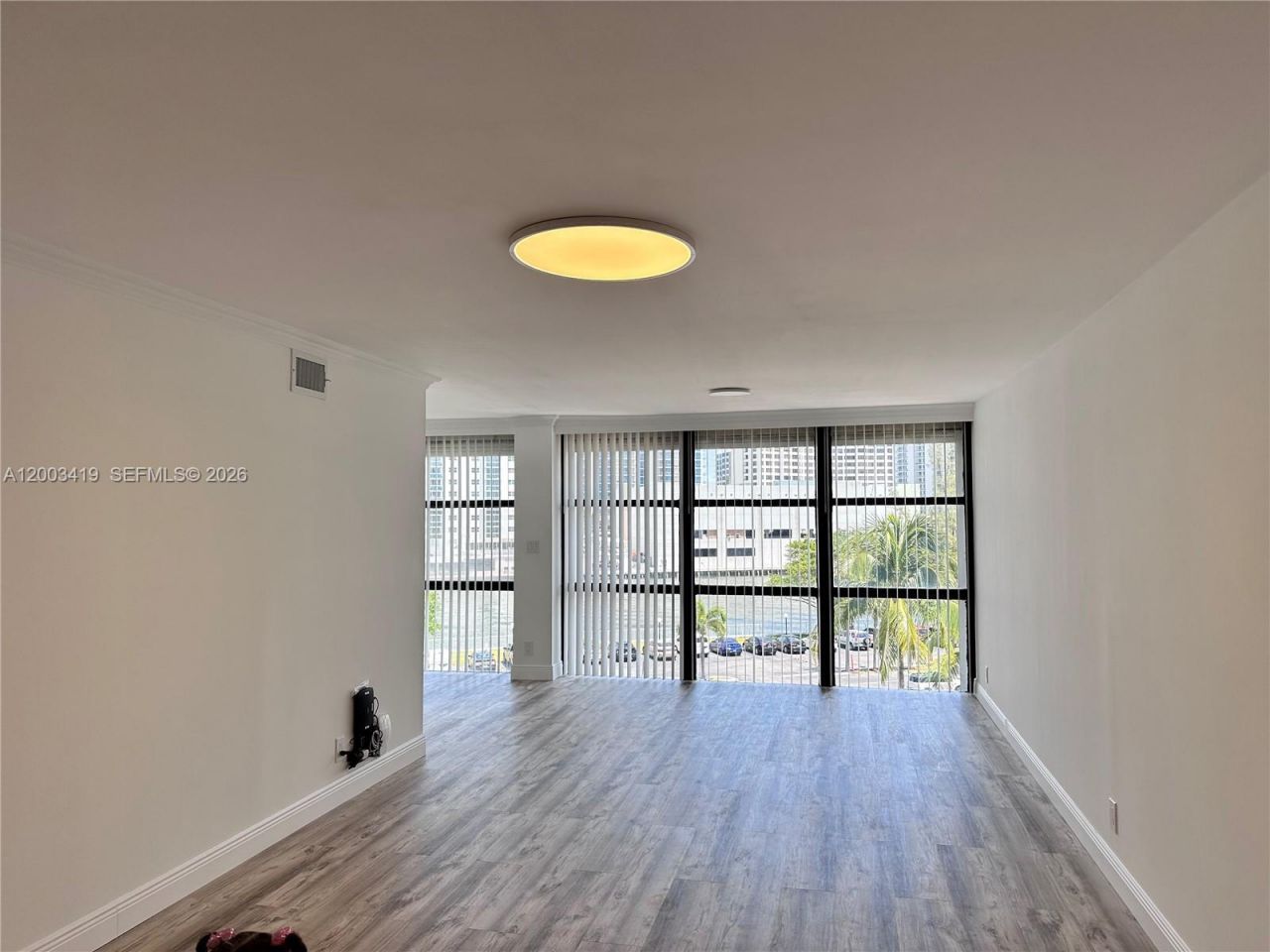 800 Parkview Dr , Unit 522, Hallandale Beach, FL 33009 Photo