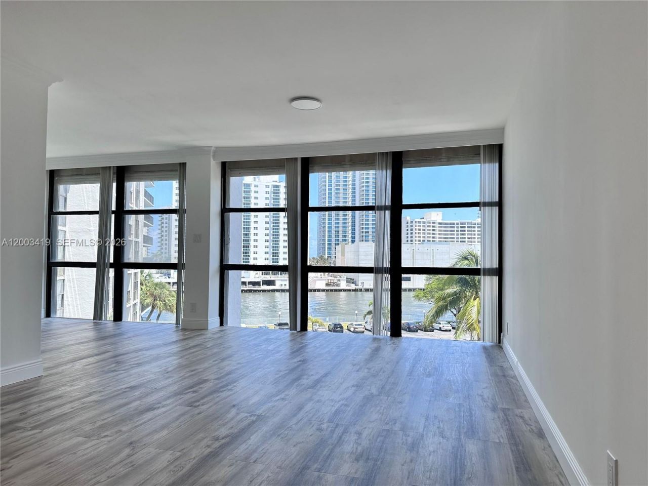 800 Parkview Dr , Unit 522, Hallandale Beach, FL 33009 Photo