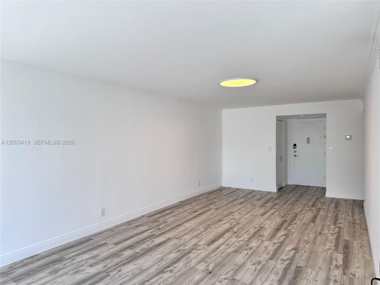 800 Parkview Dr , Unit 522, Hallandale Beach, FL 33009 Photo