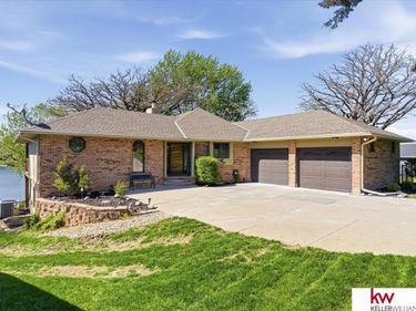 9218 Bellvue Circle, Plattsmouth, NE 68048